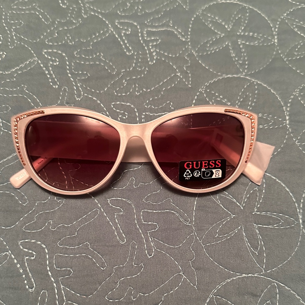 Guess Cat-Eye Sunglasses - Picture 1 of 3